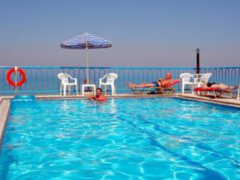 Danaos Beach Apartments Sfáka Екстериор снимка